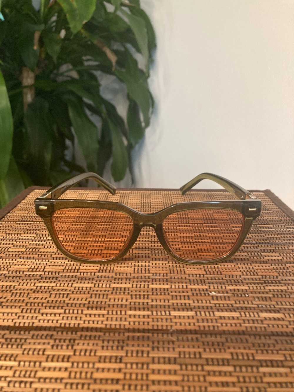 Gold Accent Bold Square Frame Sunglasses (Green)81048